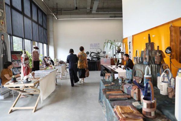 泰兴隆配资 2万㎡！金山这个市集＋工厂店，你不来逛逛？